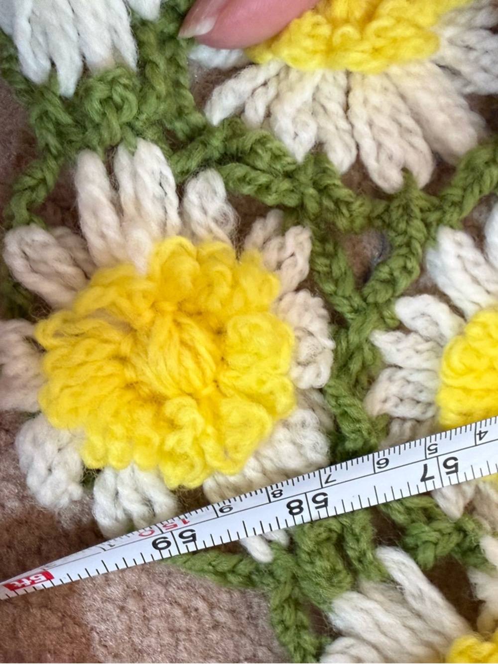 Vintage Handmade Yellow white Daisies Avocado Green Crocheted Throw Blanket - Picture 14 of 17